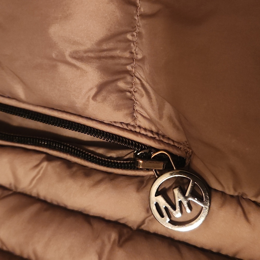 Michael Kors Women's Beige Puffer Jacket Size Medium - Picture 4 of 7